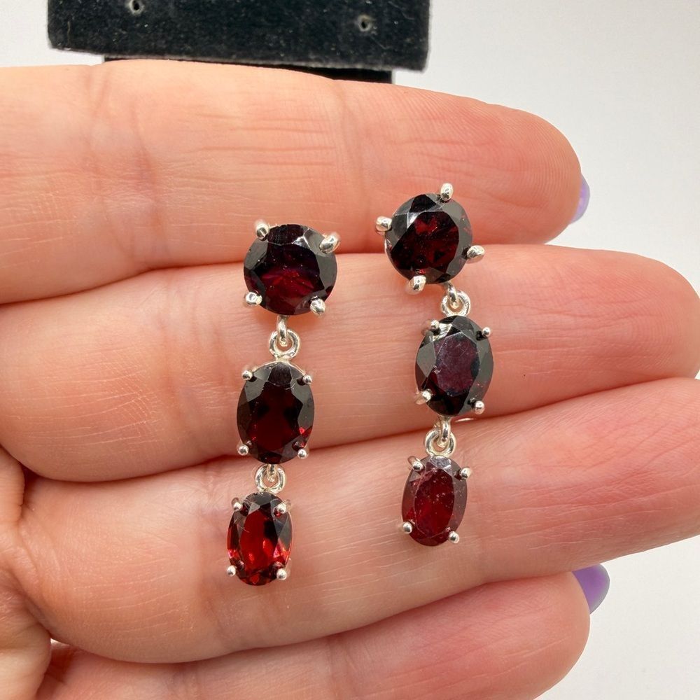 NWOT all faceted mozambique garnets, dangle earrings in sterling silver!